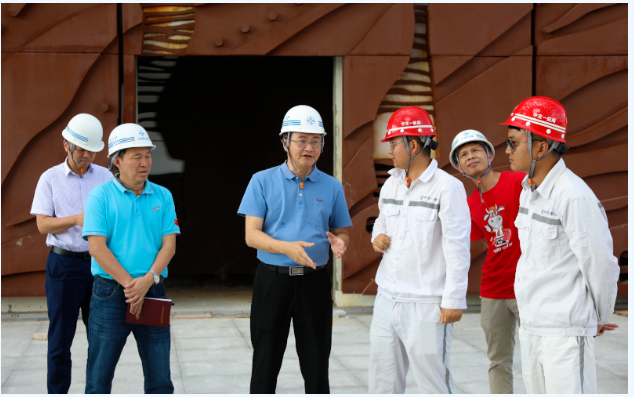 歡迎三沙市市委常委，市長鄧忠蒞臨我司承接的三沙廣場項目，三沙文體館項目現(xiàn)場調(diào)研并指導(dǎo)